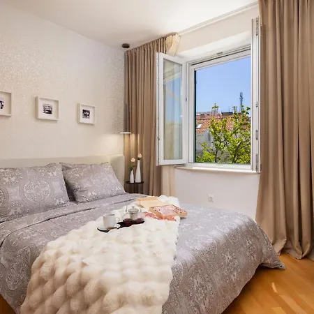 Luxury Luft Center *