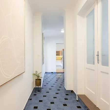 Luxury Luft Center *