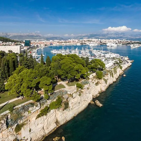 Luxury Luft Center Split