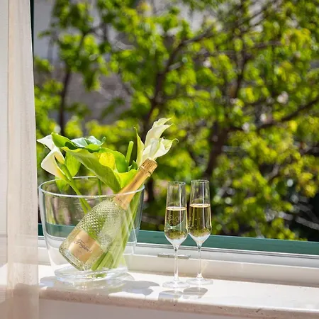 Luxury Luft Center