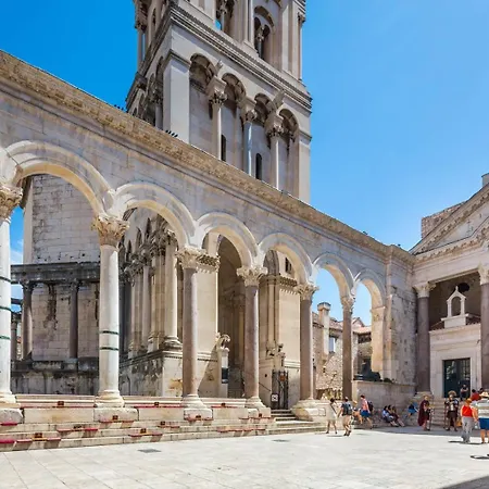 Luxury Luft Center *