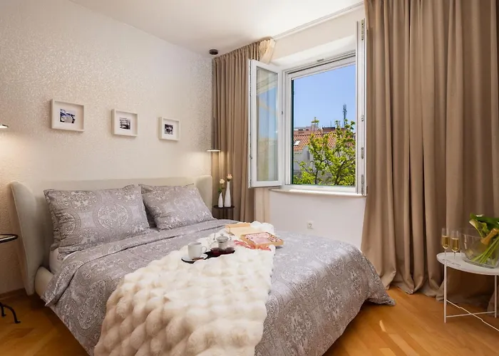 Luxury Luft Center *